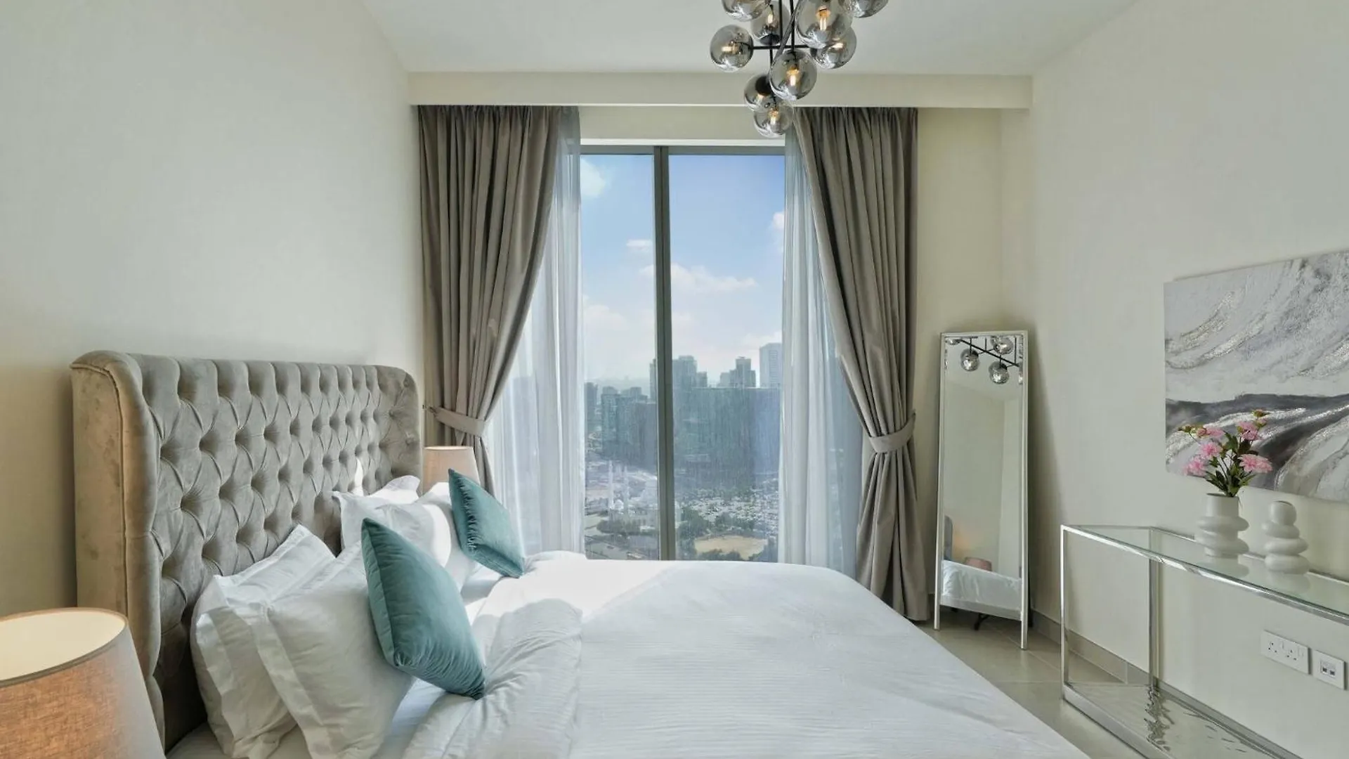 Apartment Chic 2-Bedroom Downtown Gem Dubai