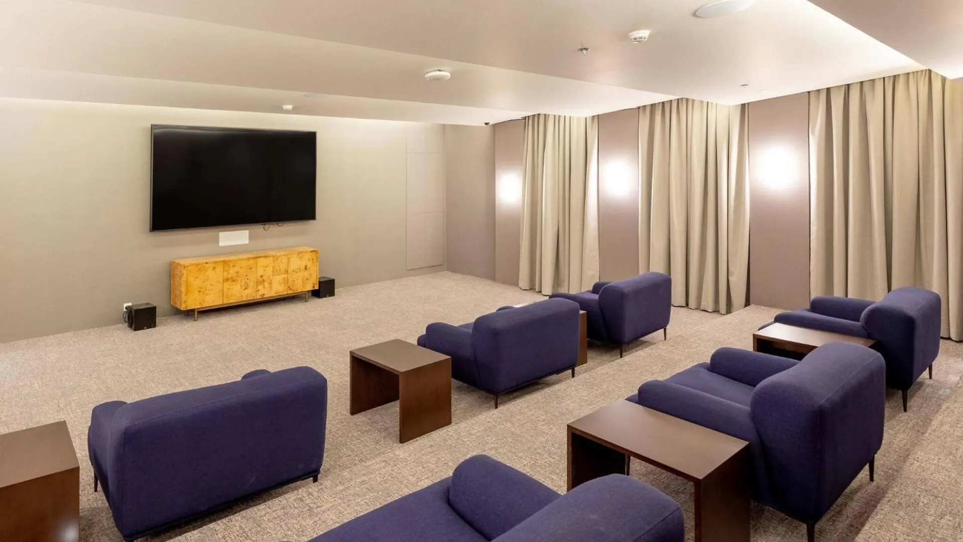 Chic 2-Bedroom Downtown Gem location